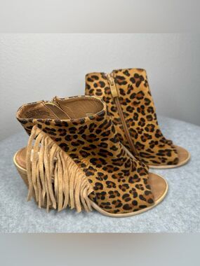 Very Volatile Leopard Print Fringe Peep Toe Heels Size 6 Western Boho Festival